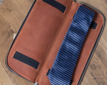 Personalized leather tie case, Travel tie case, Leather tie holder, Tie case with zipper, Leather tie organizer, Customized tie case