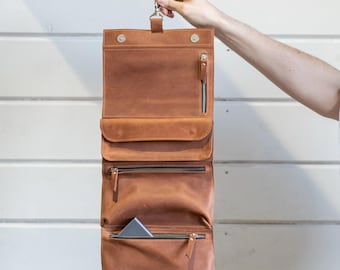 Leather hanging toiletry bag, Travel toiletry bags, Custom hanging toiletry bag, Leather toiletry case men, Personalized toiletry bag