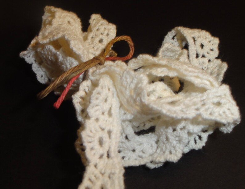 Crocheted cotton lace, eyelet image 2