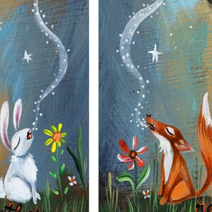 Peut inclure: Un lapin blanc et un renard orange sont assis dans un champ de fleurs. Ils regardent tous les deux le ciel, qui est rempli d'&eacute;toiles. Le lapin souffle des bulles et le renard souffle de la fum&eacute;e.