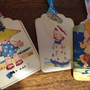 Close out-25% off. Vintage card images of childten at the beach printed into gift tags