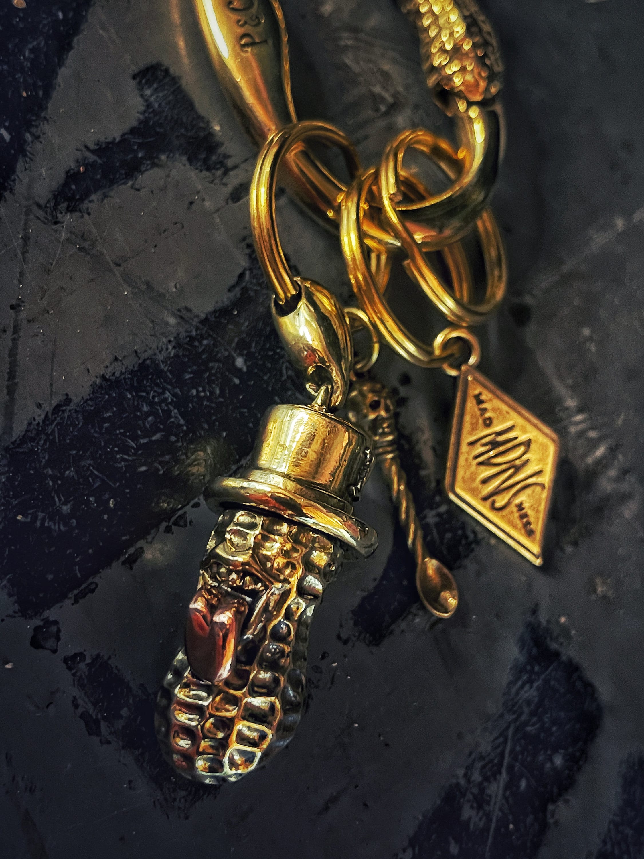 小物 NEIGHBORHOOD Peanuts&Co.15ssBOOZECHAMBER Copper Brass Retro Keychain Peanuts & Co. Skeleton