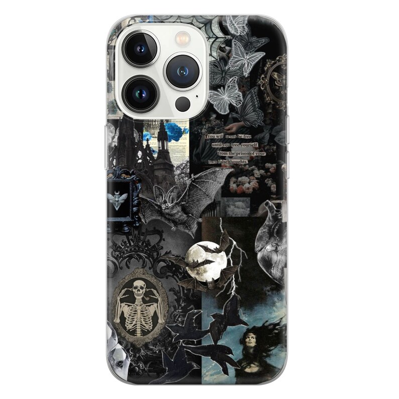 Puede incluir: Una funda para iPhone en blanco y negro con un collage de im&aacute;genes g&oacute;ticas y espeluznantes, que incluyen murci&eacute;lagos, un esqueleto, una luna llena y una cita que dice "Nunca ser&aacute;s libre hasta que te liberes de la prisi&oacute;n de tus propios pensamientos."