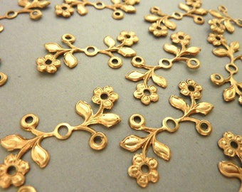 4 Detailed Four-Leaf Brass Rivet Findings Medium