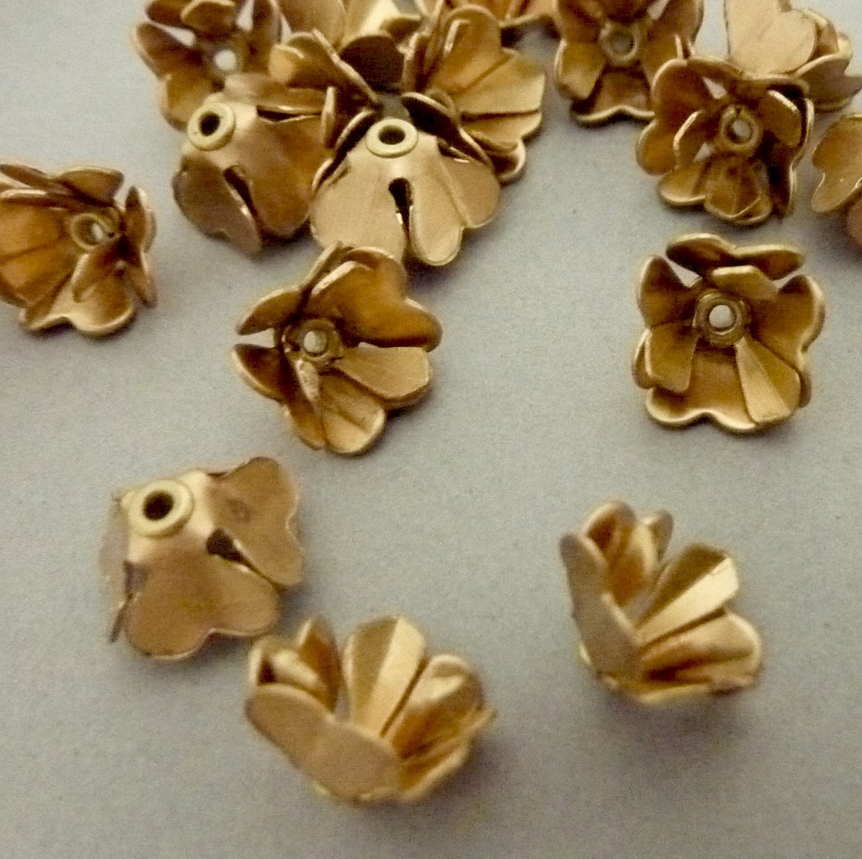 4 Flower Components Riveted - Setting - Bead Caps