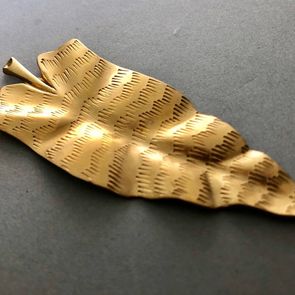 Large Brass Detailed Leaf Frond Tropical