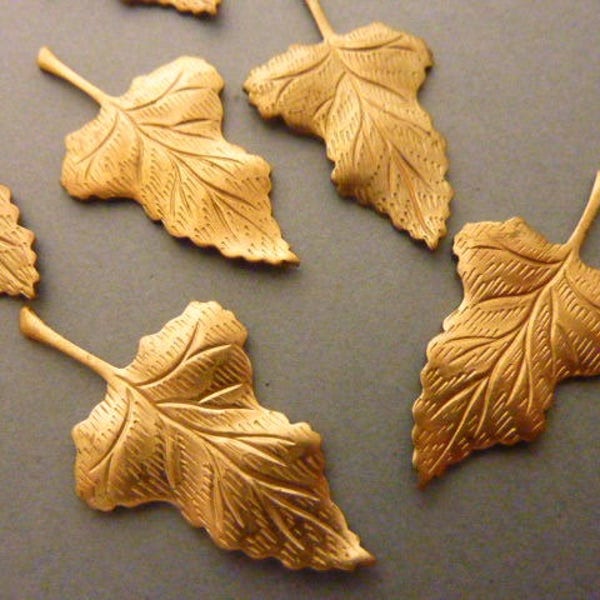 6 messing gedetailleerde bladeren - drie bijpassende paren
