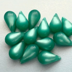 15 Vintage Moonglow Lucite Beads - Green Teardrop 1950s