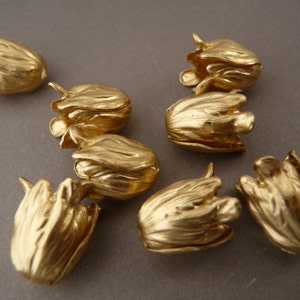 4 Flower Bead Caps - Raw Brass Tulip - Detailed