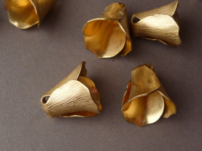 4 Flower Bud Bead Caps in Brass