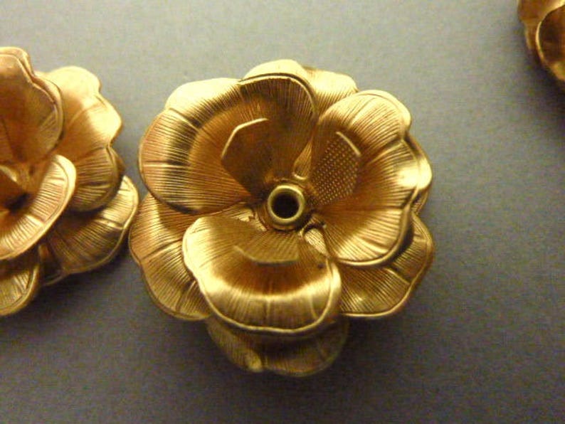 Setting 3-D 2 Complete Flowers Riveted