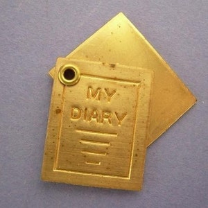 Charme de journal mobile vintage en laiton brut