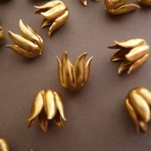 12 Bead Caps - Raw Brass Floral Tulip - Unusual