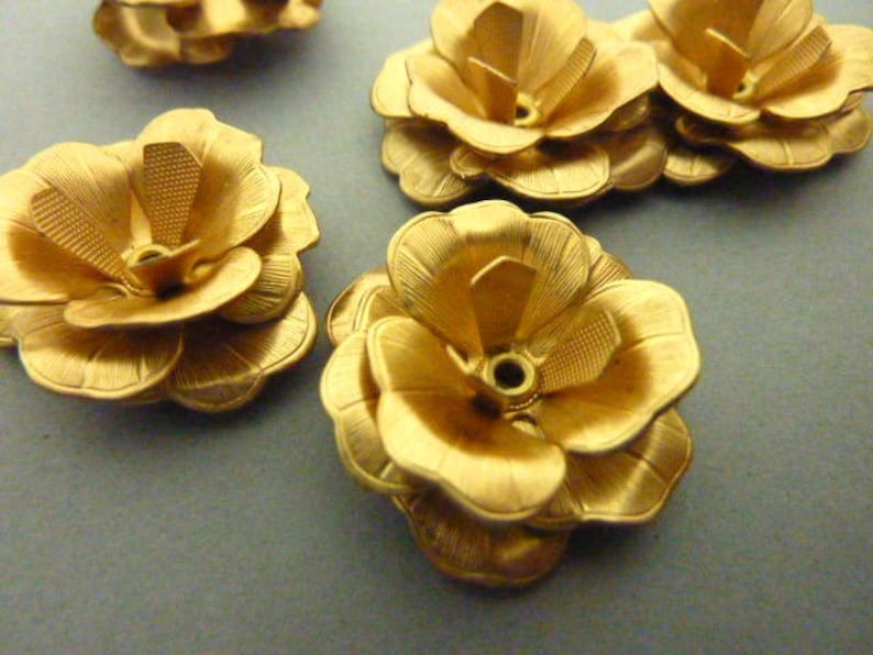 Setting 3-D 2 Complete Flowers Riveted