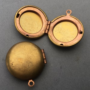 2 Medium Round Locket Settings - Vintage Brass