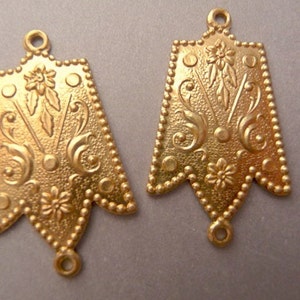 2 Connectors - Brass Flower Die Struck Pendant Victorian