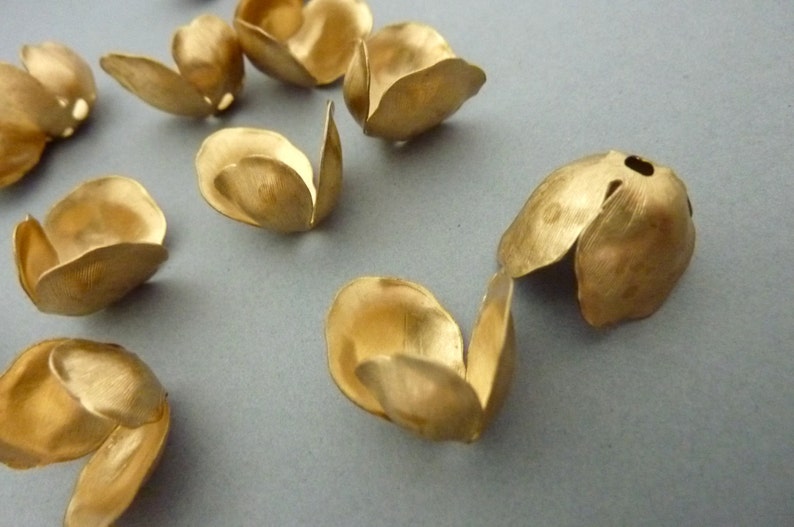 6 Flower Bead Caps or Settings in Brass image 3