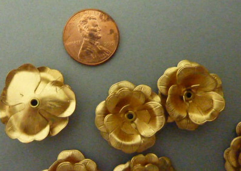 Setting 3-D 2 Complete Flowers Riveted