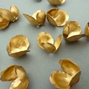 6 Flower Bead Caps or Settings in Brass image 1