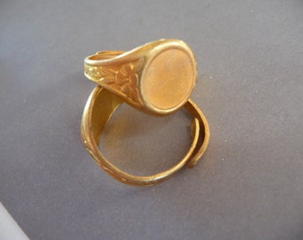 2 Brass Rings with 10 mm Setting - Floral Victorian