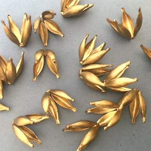 4 Bead Caps - Raw Brass Floral - Tulip