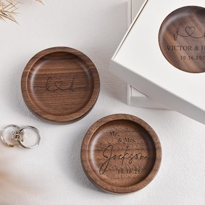 Plato de madera para anillos personalizado, plato para anillos de boda, soporte para anillos de compromiso, regalos para mamá, regalos de joyería para ella, plato para joyas grabado personalizado