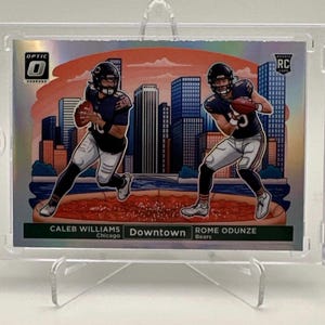 Pacote Panini Optic Caleb Williams e Rome Odunze RC Dual DOWNTOWN Chaser 2024! 2 Automático/Memória/Número/Placa GARANTIDO/Leitura!