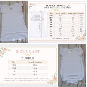 Puede incluir: Un vestido blanco con mangas de volantes y un pelele blanco. La imagen incluye una tabla de tallas para el vestido con medidas en pulgadas para las tallas 12M a 12, y una tabla para el pelele con longitudes en pulgadas de 12M a 3T.