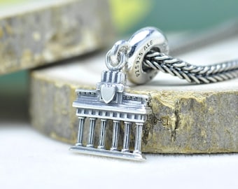 Colgante de plata de ley con la Puerta de Brandeburgo: Colgante con temática de viajes