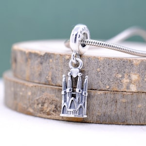 Sagrada familia necklace - Etsy 日本