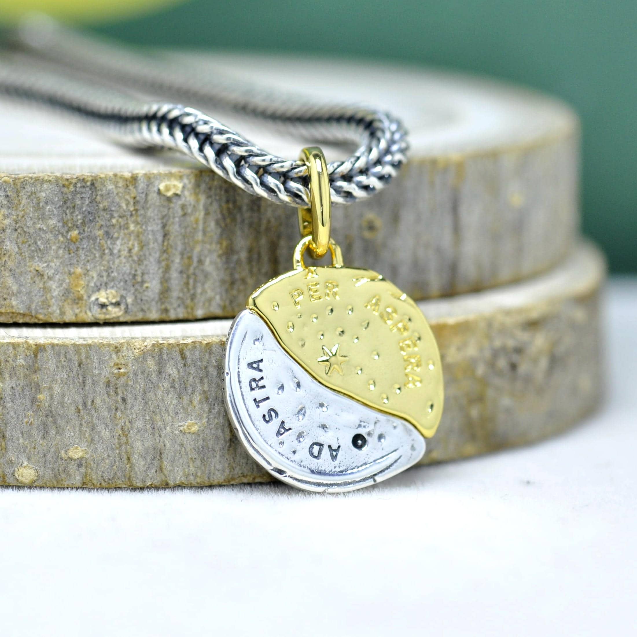 スターリングシルバー＆14Kゴールドメッキ ME 太陽と月のメダリオン