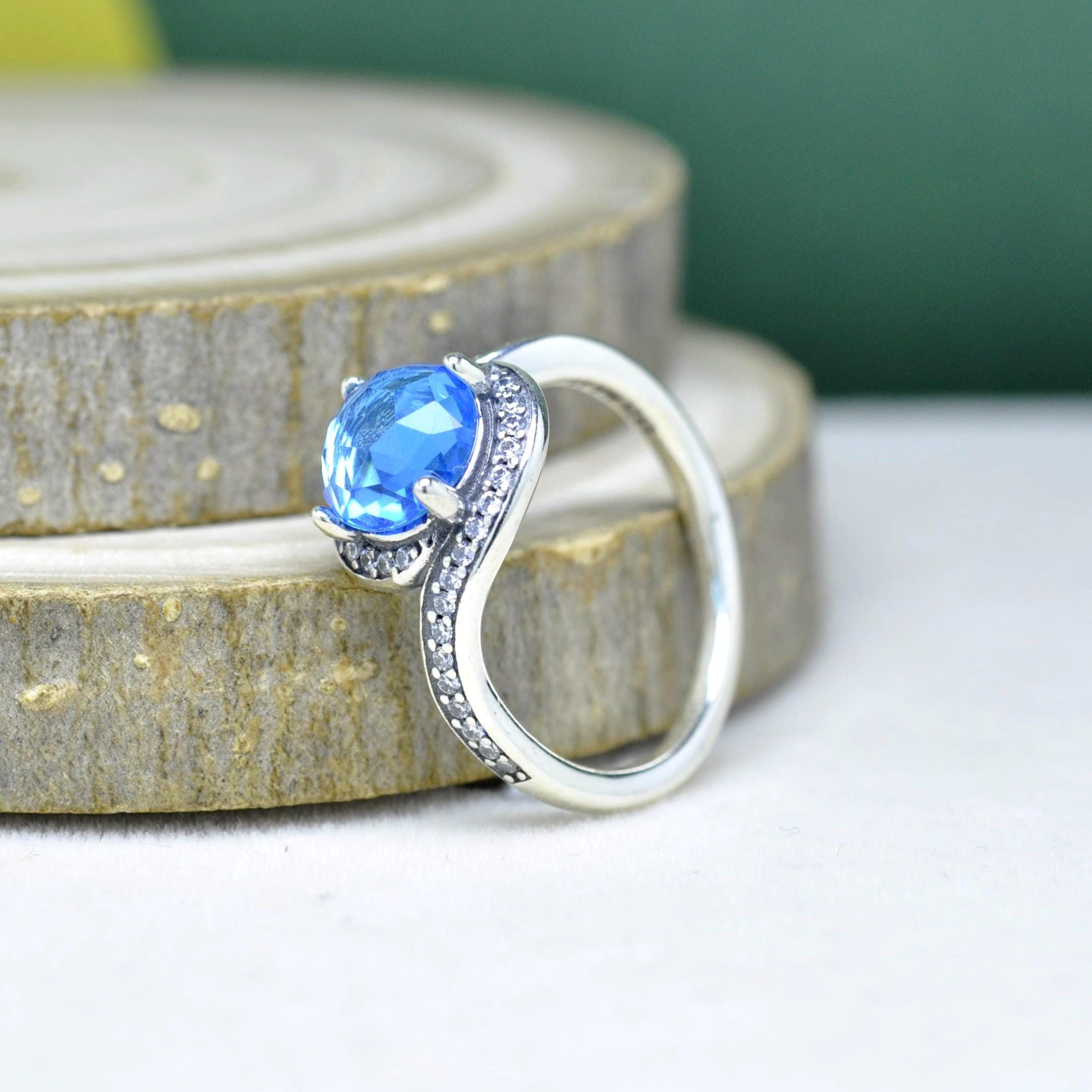 Anello in Argento 925 con grande zircone centrale viola e zirconi verd – Group S.r.l
