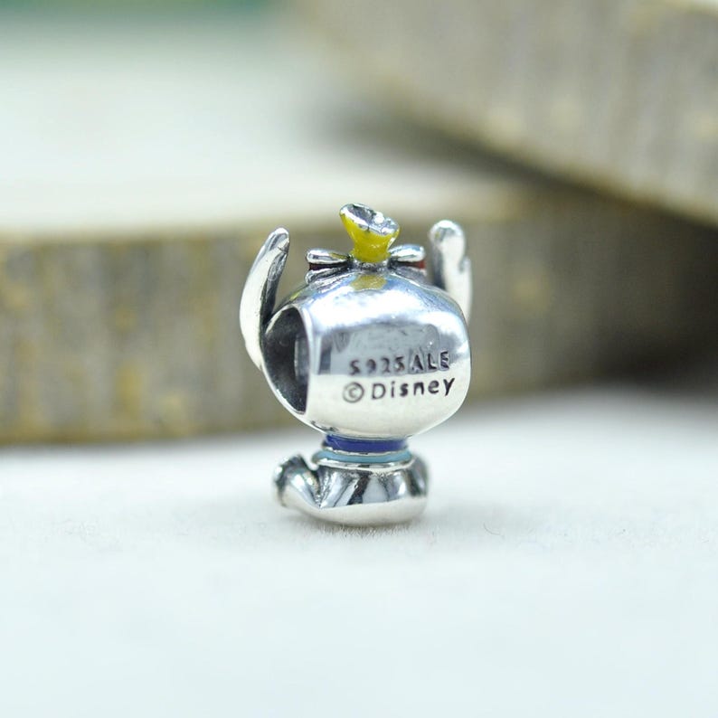 Berlock i sterlingsilver med grön söm och röd rosett: Lilo & Stitch-hänge i blå emalj bild 3