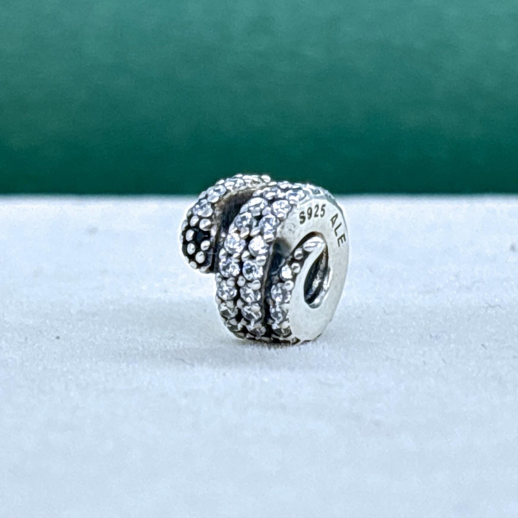PANDORA Ciondolo Moments a forma di cuore divisibile in argento Sterling con zirconia cubica trasparente : Pandora