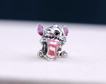 Dije de pastel de cumpleaños con puntada de plata de ley: detalle de esmalte