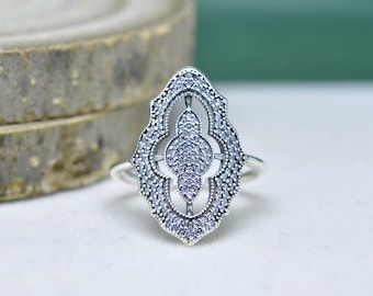 Anillo de plata de ley con circonita cúbica transparente y encaje brillante