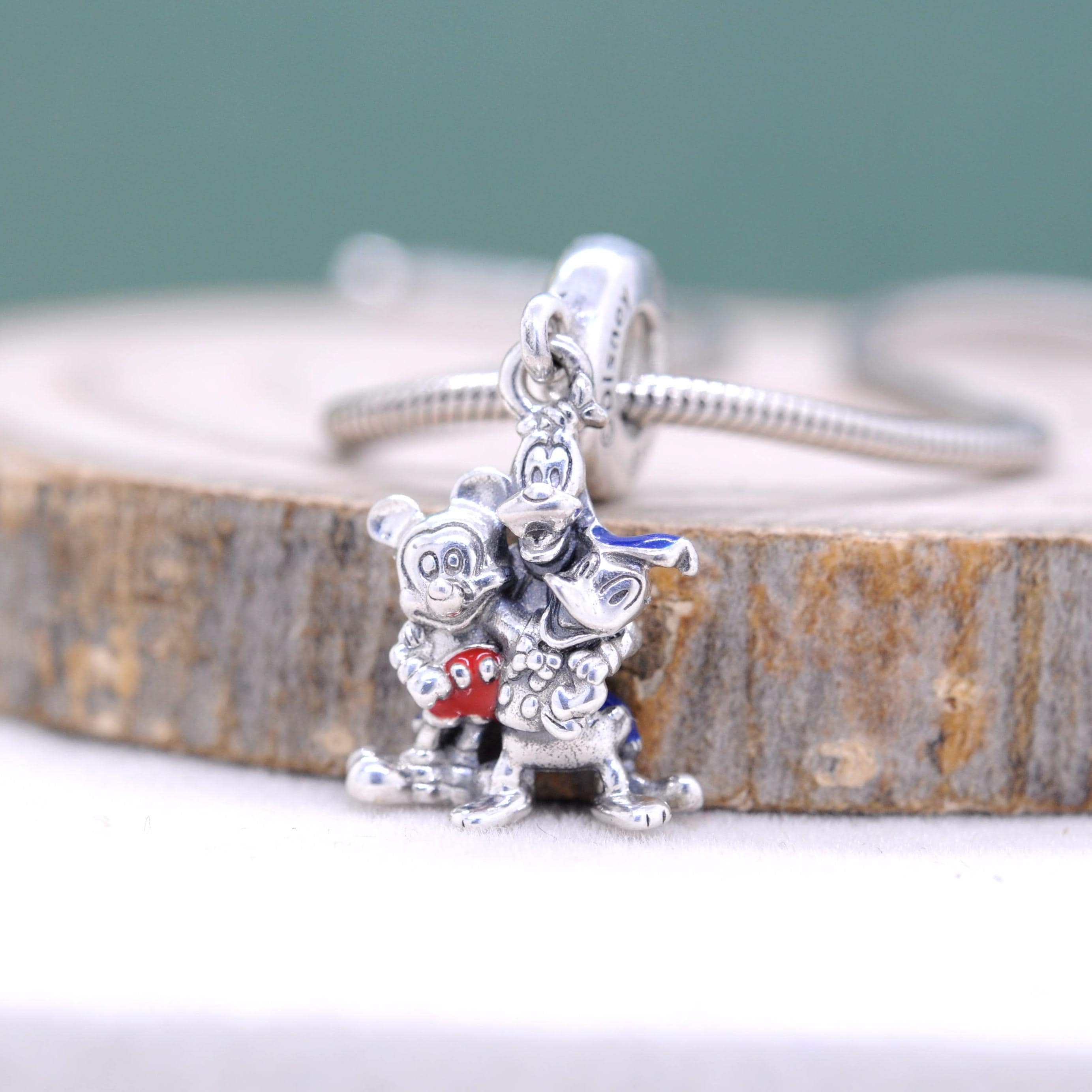 【Pandora】ディズニー グーフィー アイコン ビーズチャーム Goofy pandora charm - Etsy 日本