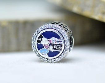 Paris Exklusivt Mickey-berlock i sterlingsilver med pärla "Est. 1987" - present till henne