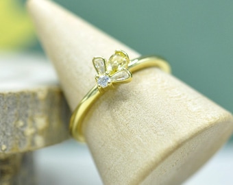 Anillo de abeja chapado en oro de 14k, circonita cúbica.