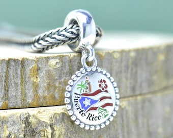 Colgante exclusivo de plata de ley con la bandera de Puerto Rico: colgante grabado con temática de viajes