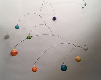 Planeten 9 Mobile (mit Pluto) Wissenschaft im Dunkeln leuchtend Moderne Kinderzimmer Spielzimmer Schule Kinetik Mobiles Kunst