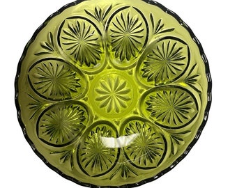 Cameo Medallion Glass Bowl in Green by Anchor Hocking