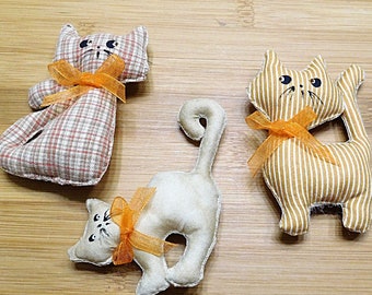 Cat Ornaments, Tan, Brown and Beige Kittens, Hanging Tree Decorations, Wreath Attachments, Primitive Decorations