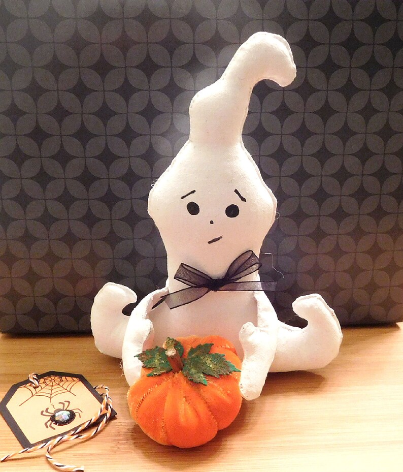 This is the pattern for a simple 9 1/2-inch ghost sitter... so cute and easy.  Great for craft shows and a great table center piece.
