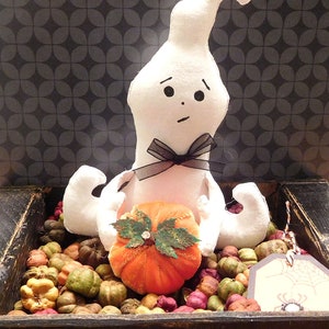 This is the pattern for a simple 9 1/2-inch ghost sitter... so cute and easy.  Great for craft shows and a great table center piece.