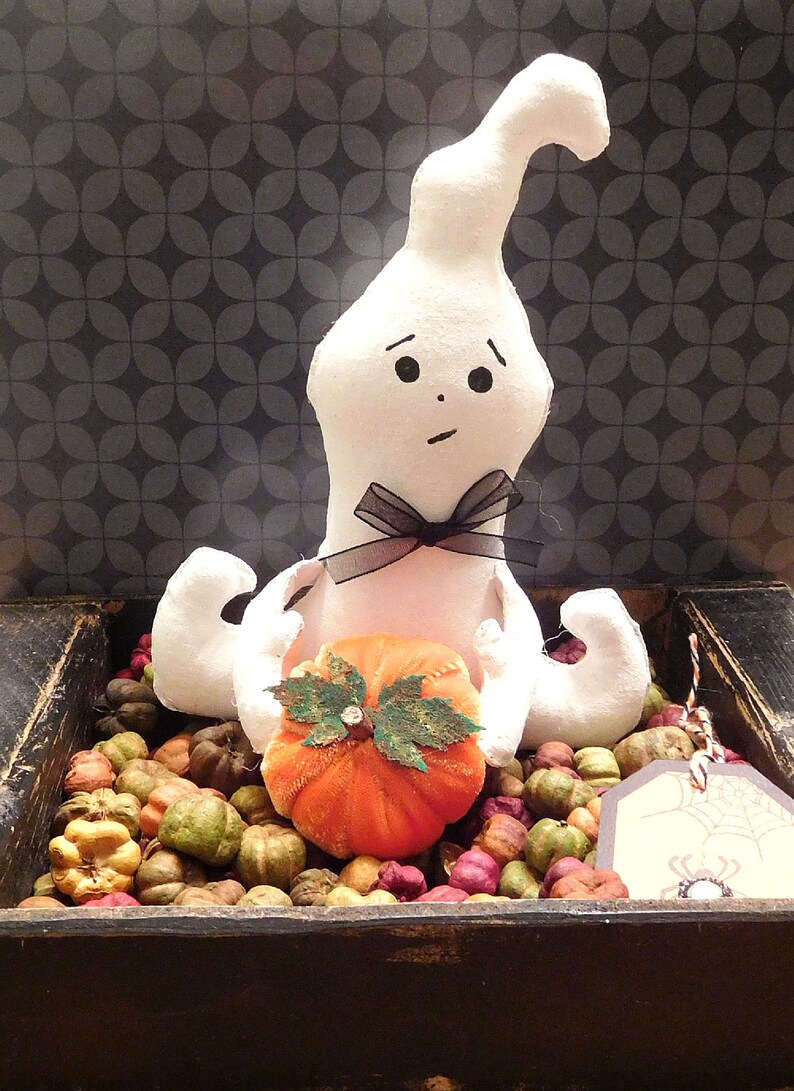 This is the pattern for a simple 9 1/2-inch ghost sitter... so cute and easy.  Great for craft shows and a great table center piece.