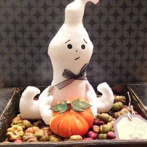 This is the pattern for a simple 9 1/2-inch ghost sitter... so cute and easy.  Great for craft shows and a great table center piece.