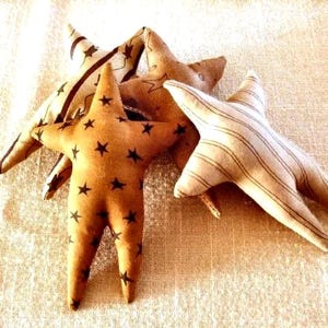 This is a pattern to make an item and not a finished item.
This is the digital E Pattern for easy 6 1/2-inch bowl filler primitive star ornaments. One of the points on the star is longer than the other.