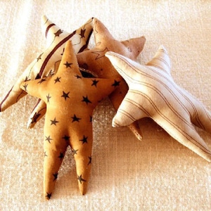 This is a pattern to make an item and not a finished item.
This is the digital E Pattern for easy 6 1/2-inch bowl filler primitive star ornaments. One of the points on the star is longer than the other.