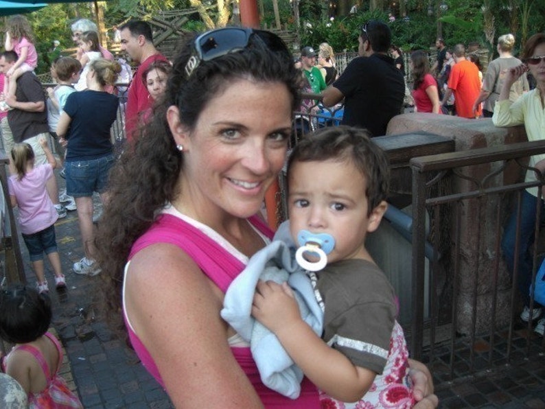 ORGANIC BAMBOO Baby Wrap Sling Carrier-Gray Chevron-One Size Fits All-Newborn to Toddler-DvD Included